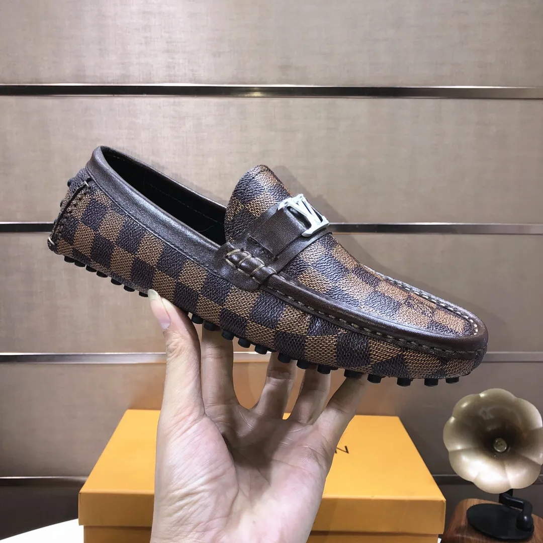 Men's men's shoes 💰420💰 [LV Doudou shoes] (water-dyed cowhide lining) new model is on the market, available on the official website. The new Doudou shoes are processed into single-color materials, and the uppers are made of imported special materials. The body of the shoe is fully hemmed with mark thread, and is lined with imported original cowhide leather. The elegant shoe shape is super suitable for all-matching, and the size is 38-44.